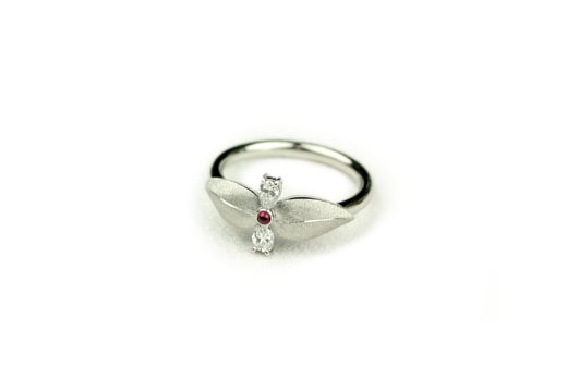 かわいいクリオネの指輪 Pt900 ダイヤ ルビー